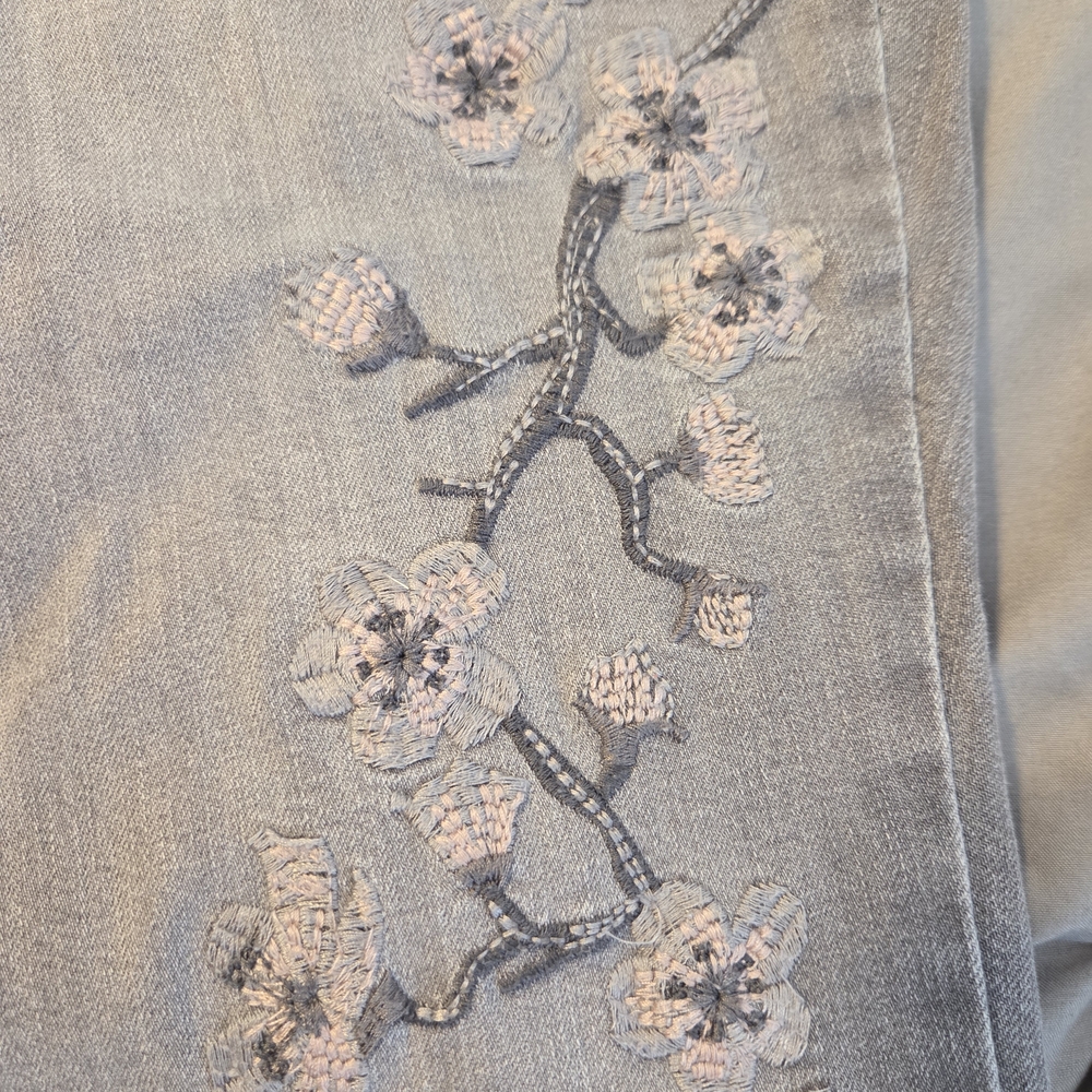 Artisan Ny Light Gray Skinny Jeans with Pink Floral Embroidery - Picture 2 of 3